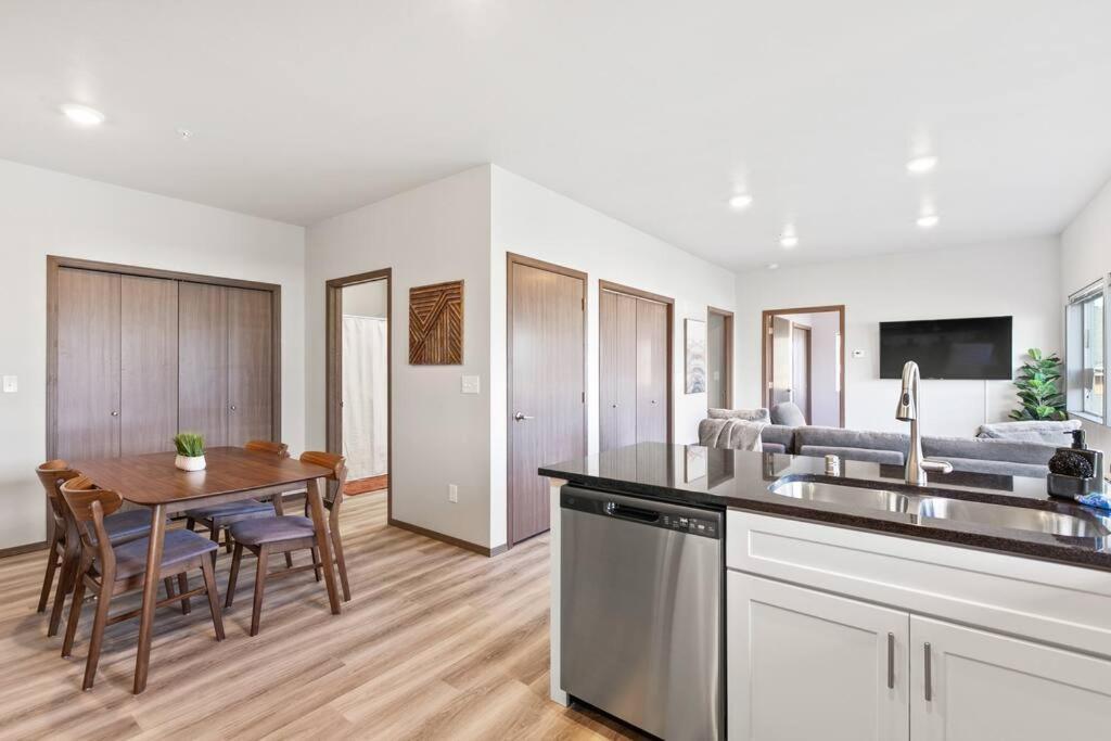 Brand New 2 Bd 2 Bth Near Dt And Perry District Apartment Spokane Luaran gambar